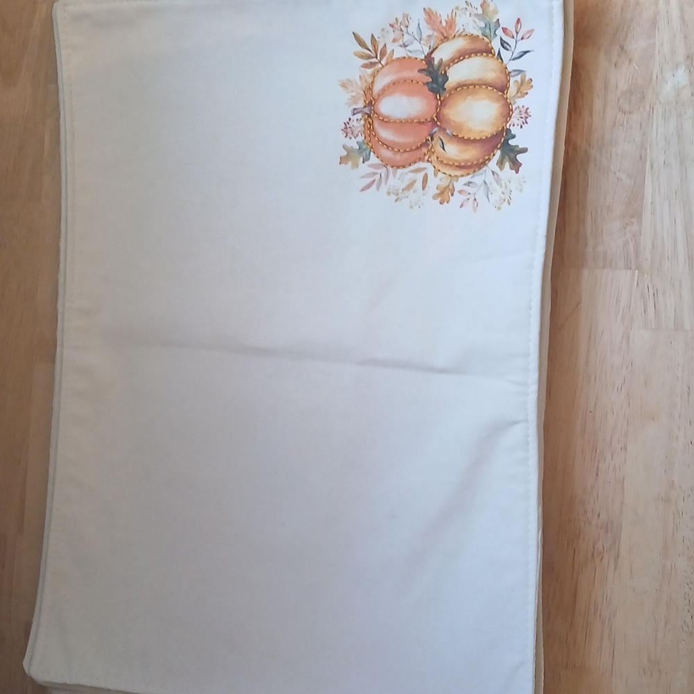 Autumn place mats.